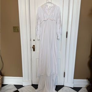 Source Unknown White Lace-Detail Long Sleeve Bridal Gown